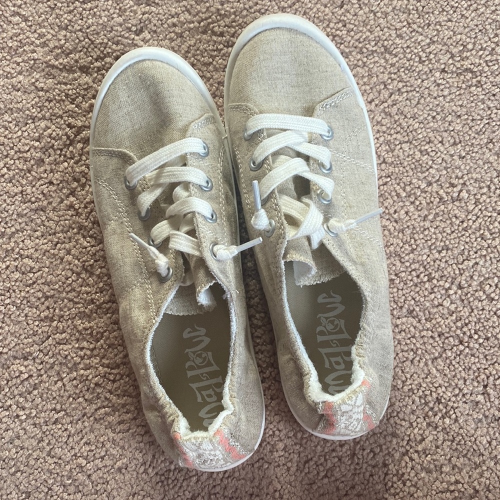 Cute basic sneaks